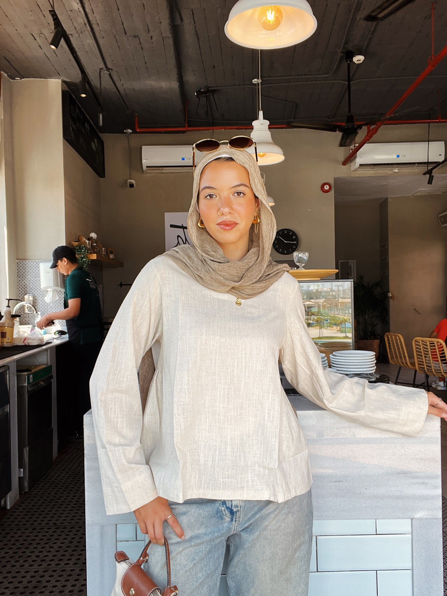 Side ruffle linen basic blouse