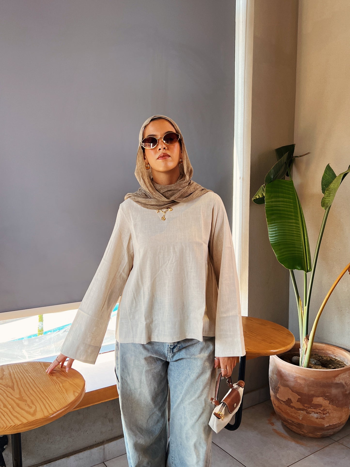 Side ruffle linen basic blouse