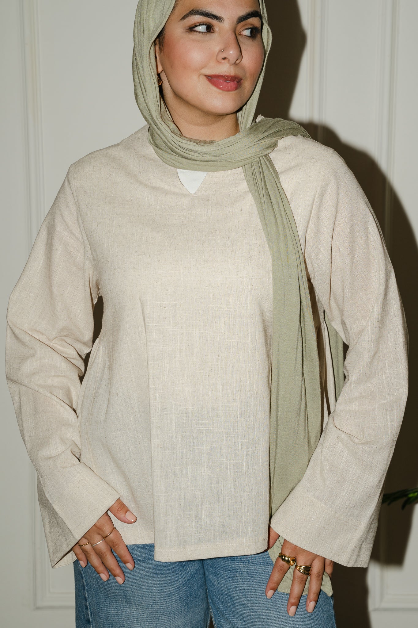 Side ruffle linen basic top