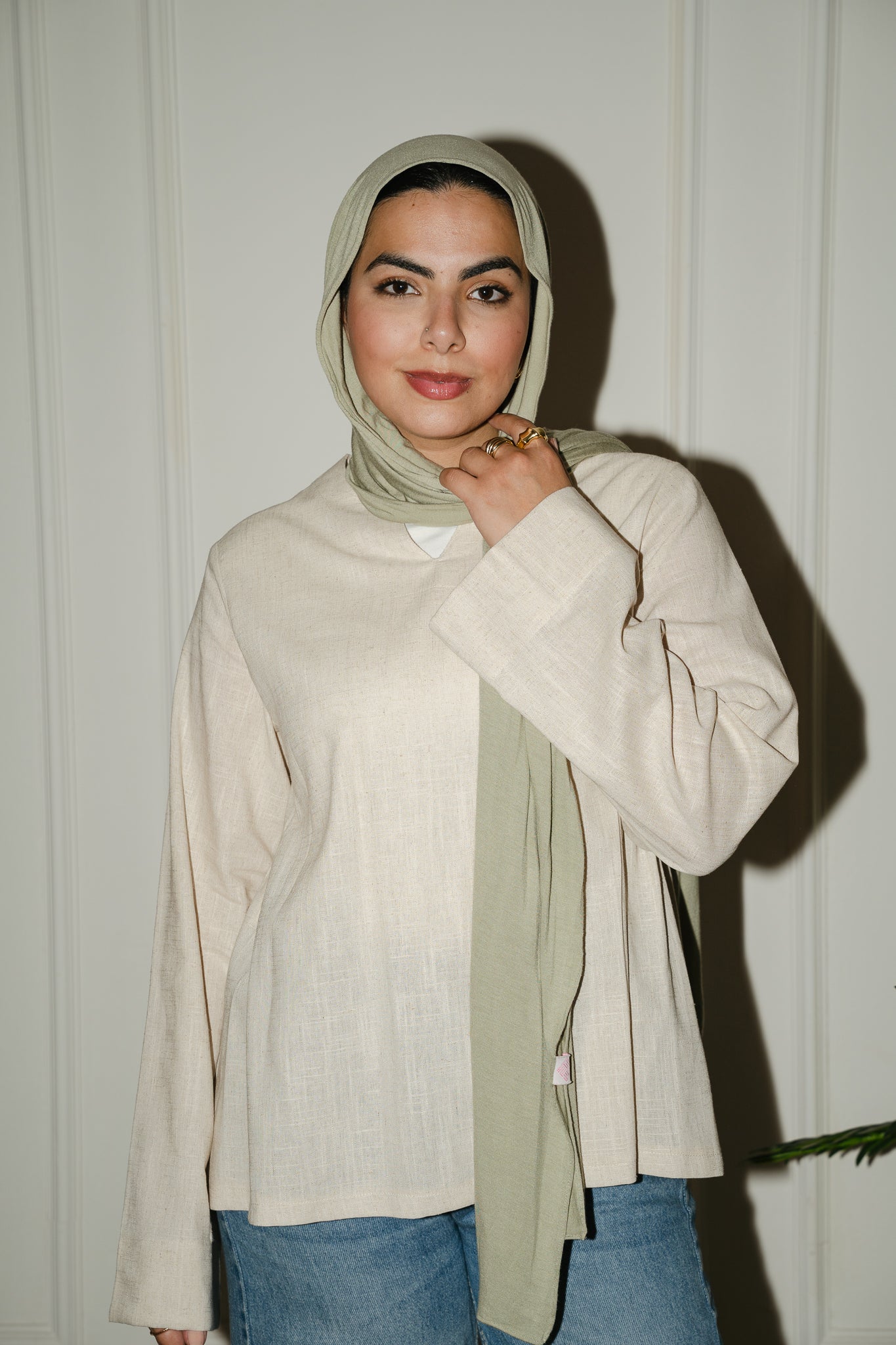 Side ruffle linen basic top