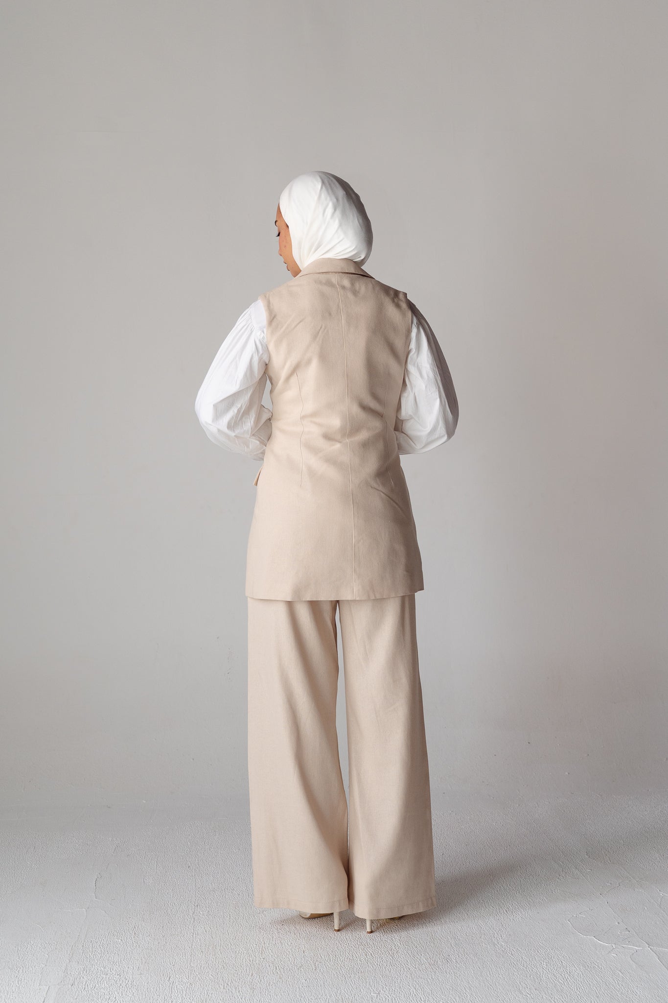 Statement beige linen set