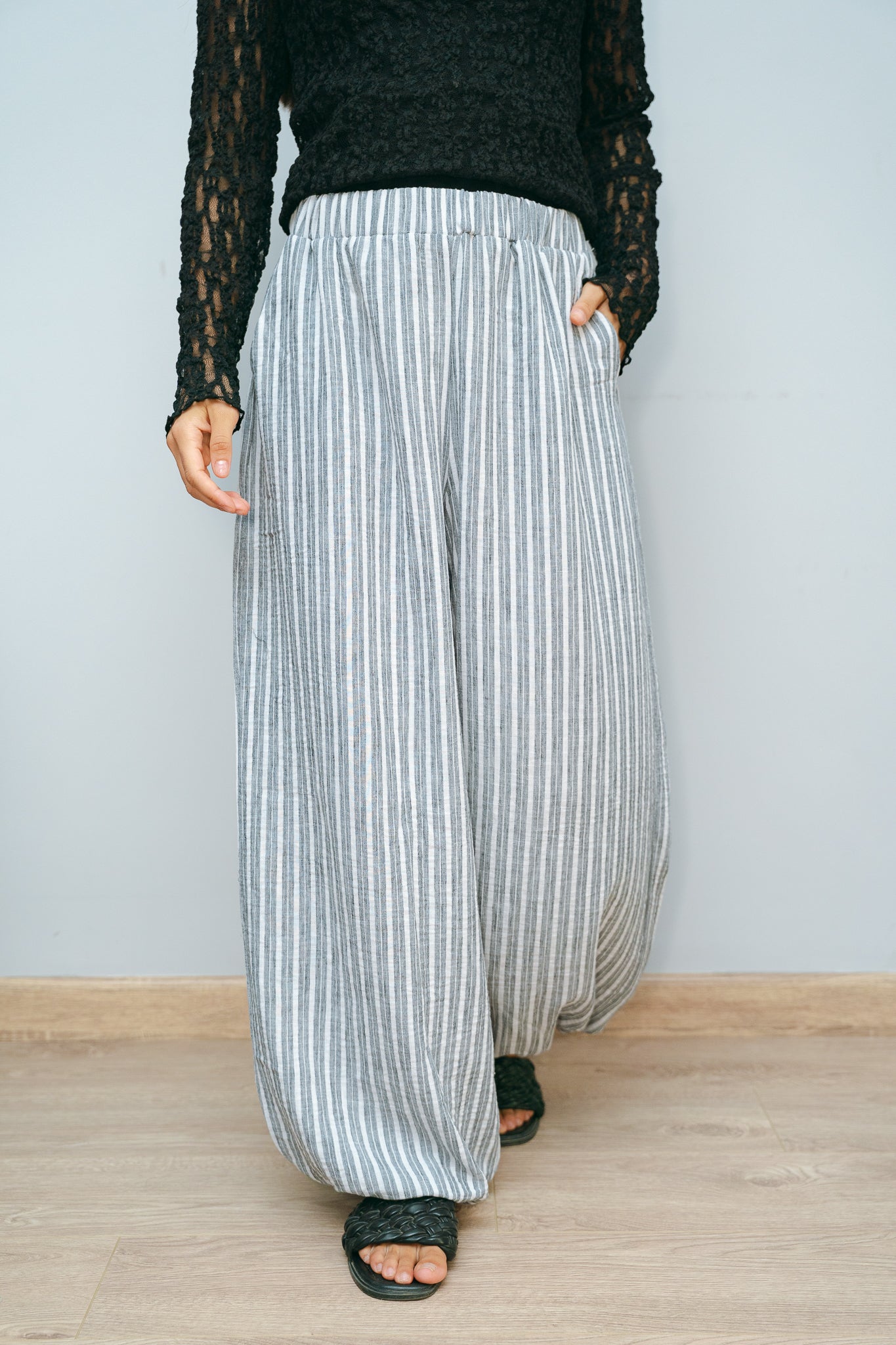 Ballon gray stripes pants